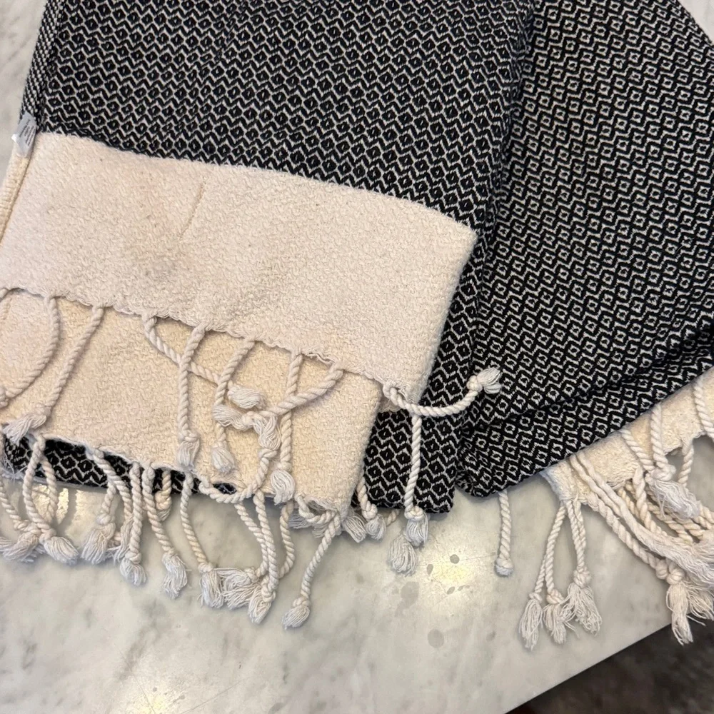 Black & Cream Woven Fringe Throw Blanket